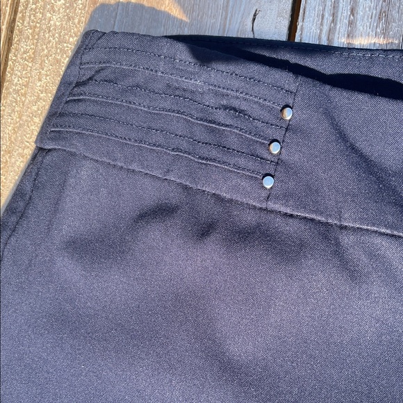 JM Collection Navy Cropped Pants - Picture 2 of 7